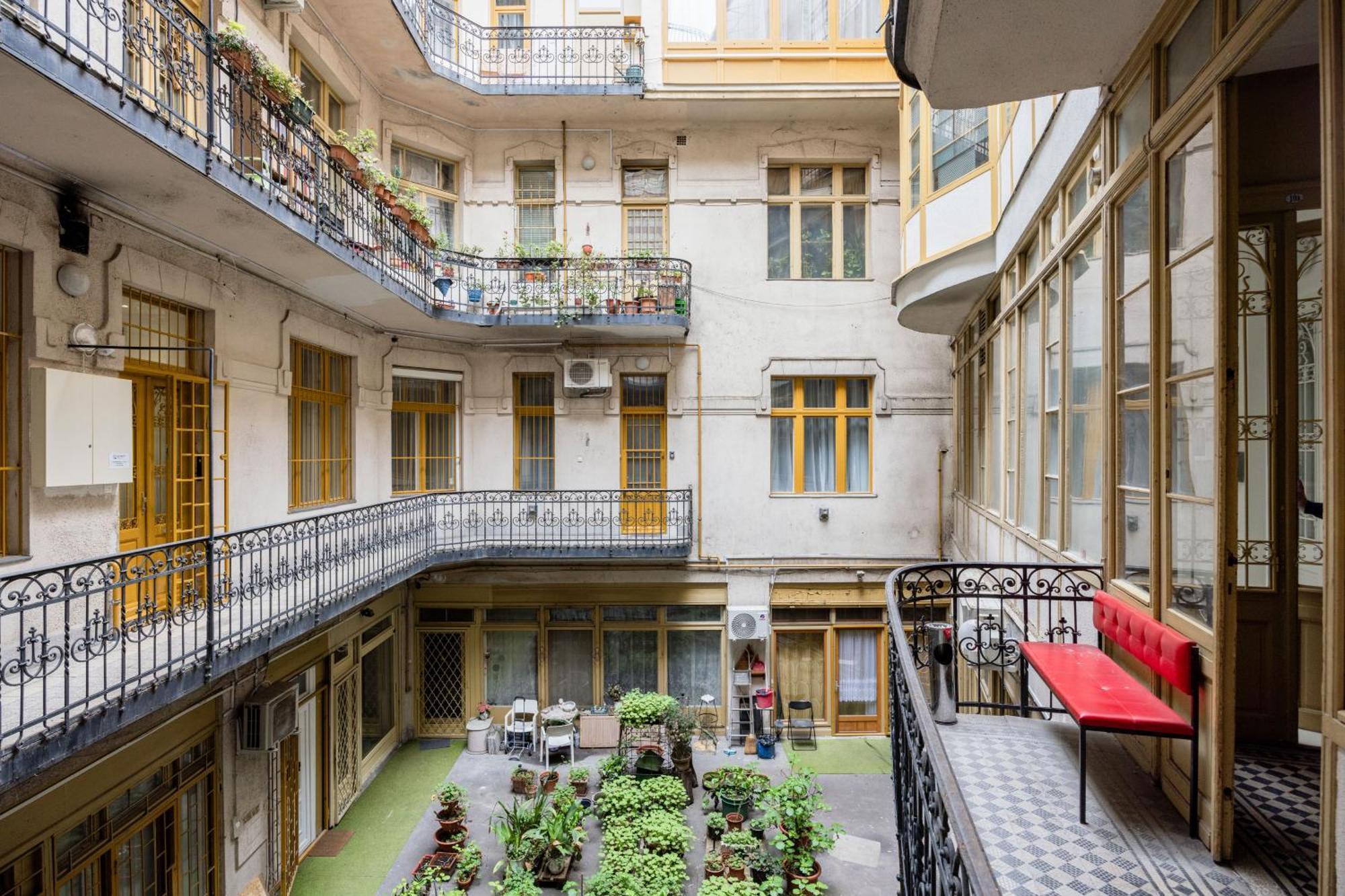 Urban Tranquillity By The Main Shopping Street Daire Budapeşte Dış mekan fotoğraf